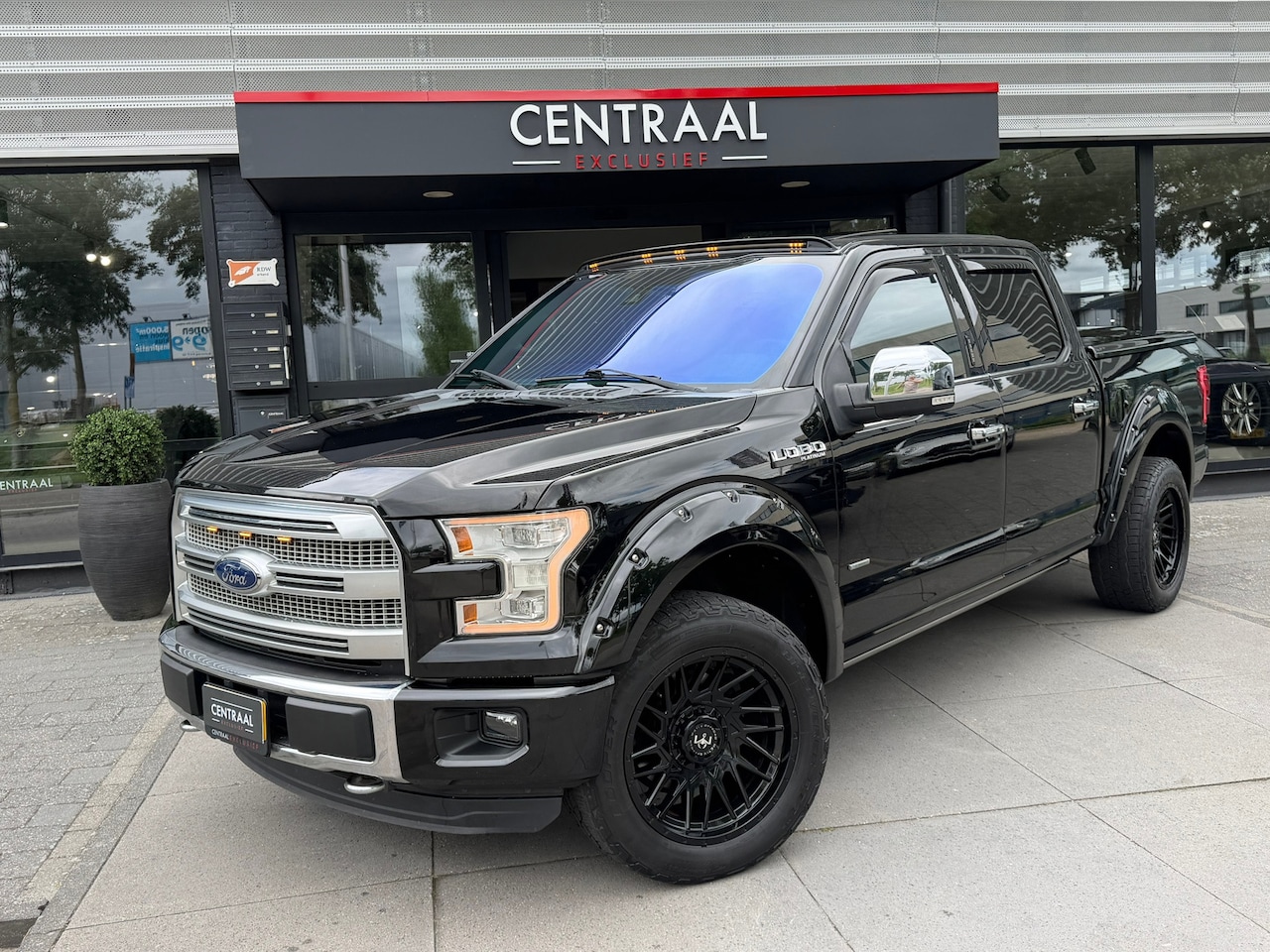 Ford F150 - USA 3.5 V6 SuperCrew Platinum Pano|Keyless|365PK|Prins-Gas|BLIS|Camera - AutoWereld.nl