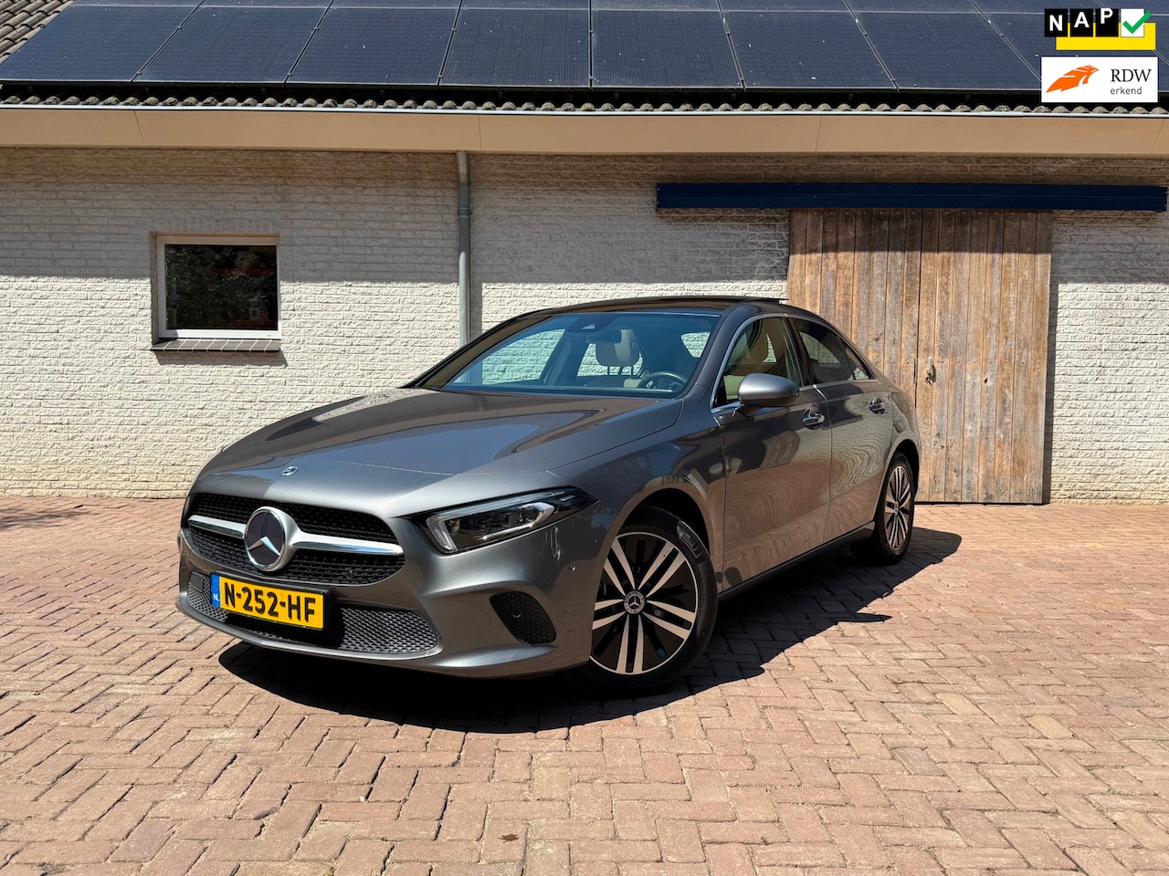 Mercedes-Benz A-klasse - 250e Business Solution Luxury Limited AMG | PANO | NAP | Virtual Display - AutoWereld.nl