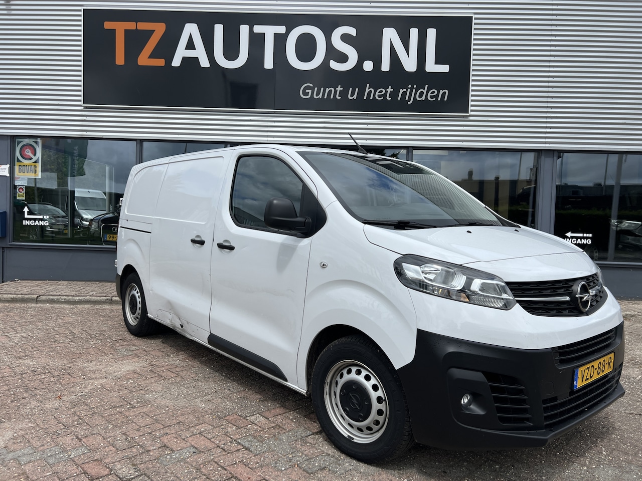 Opel Vivaro - 2.0 BlueHDi 145 L2 Automaat/SCHADE - AutoWereld.nl