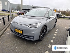 Volkswagen ID.3 - First Max 58 kWh l Trekhaak l Elekt. Stoel l Camera l Adaptive Cr Control l Stoel en stuur