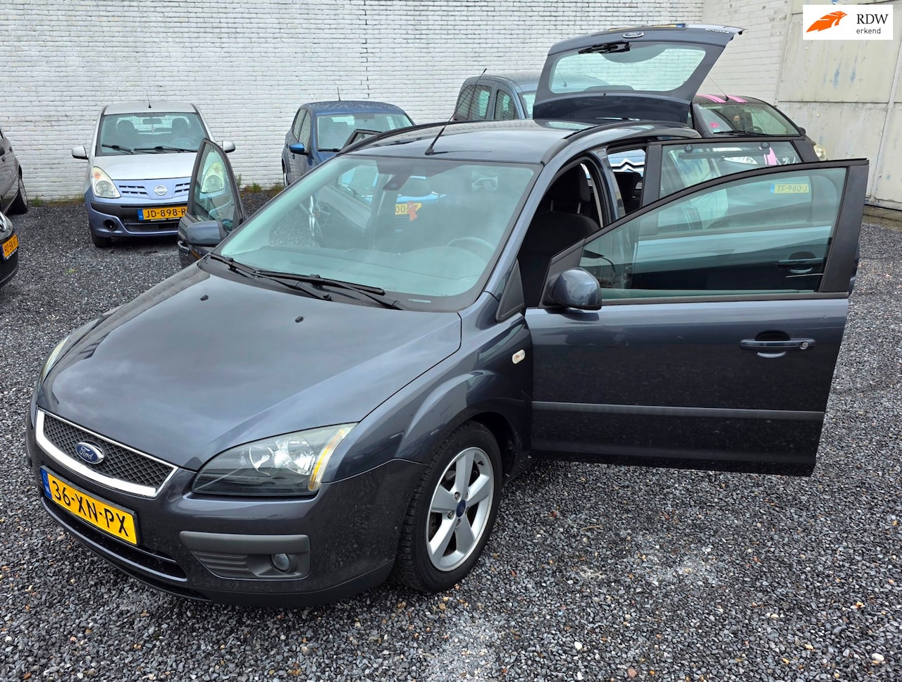 Ford Focus Wagon - 1.6-16V Futura stationwagen airco - AutoWereld.nl
