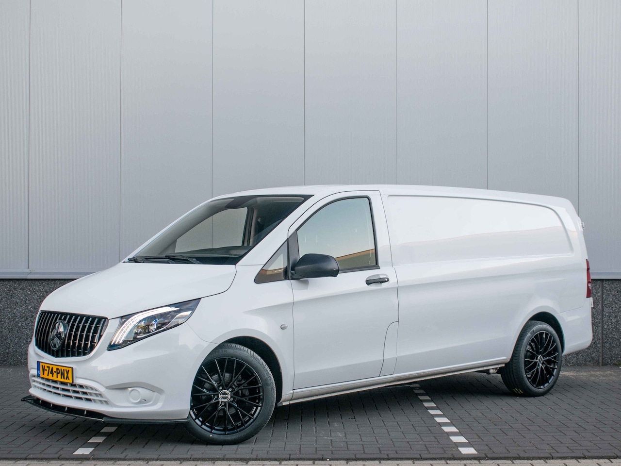 Mercedes-Benz Vito - 114 CDI Extra Lang | Carplay | Trekhaak 2500kg | Camera | Adaptive cruise | Airco | Stoelv - AutoWereld.nl