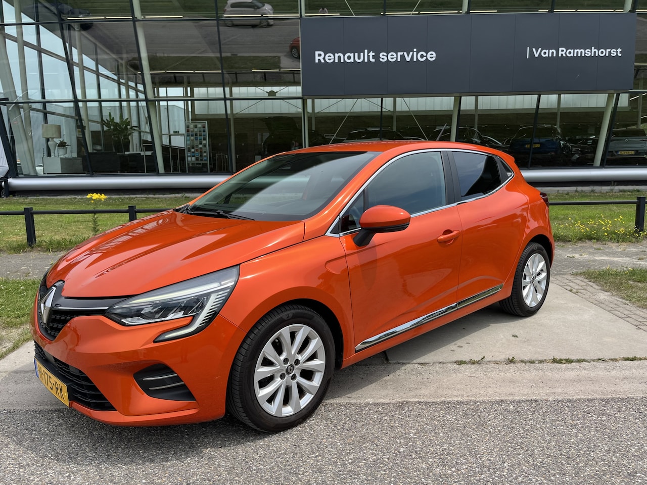 Renault Clio - 1.0 TCe Intens / Apple Carplay - Android Auto / Keyless / Cruise / Climate / LMV / - AutoWereld.nl