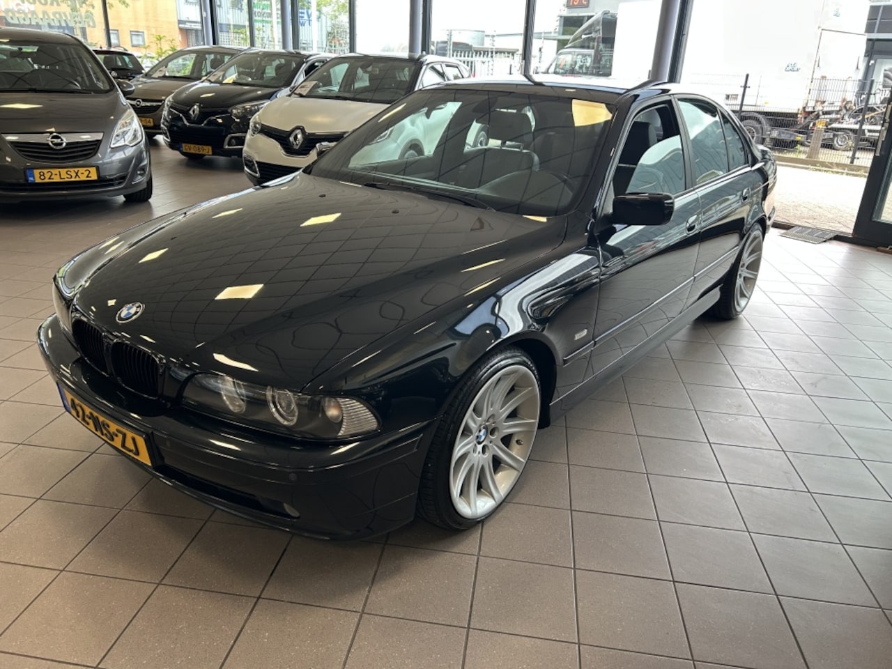 BMW 5-serie - 525i Lifestyle Ed. NW STAAT YOUNGTIMER BJ 2004 !!! - AutoWereld.nl