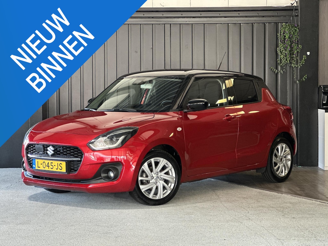 Suzuki Swift - 1.2 Select Smart Hybrid | Achteruitrijcamera | Stoelverwarming | Carplay | Airco | LMV 16 - AutoWereld.nl
