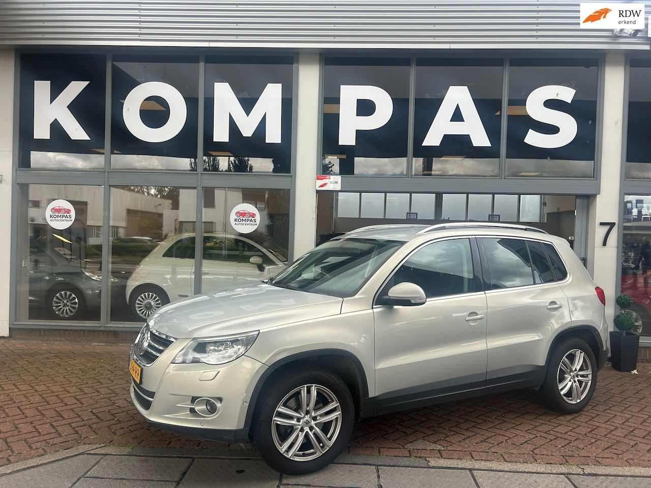 Volkswagen Tiguan - 2.0 TSI 4Motion |AUT|1EIG|Airco|StoelVW.|Trekhaak|PDC|Scherm|EL.Ramen|LM.Velgen| - AutoWereld.nl