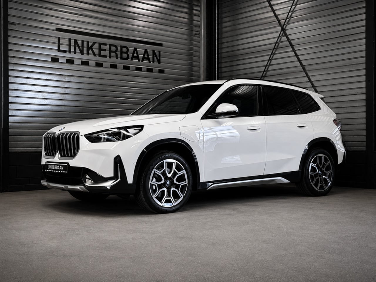 BMW X1 - xDrive25e Hybride | SOH 94% | Panodak | H&K | X Line | 19 inch | - AutoWereld.nl