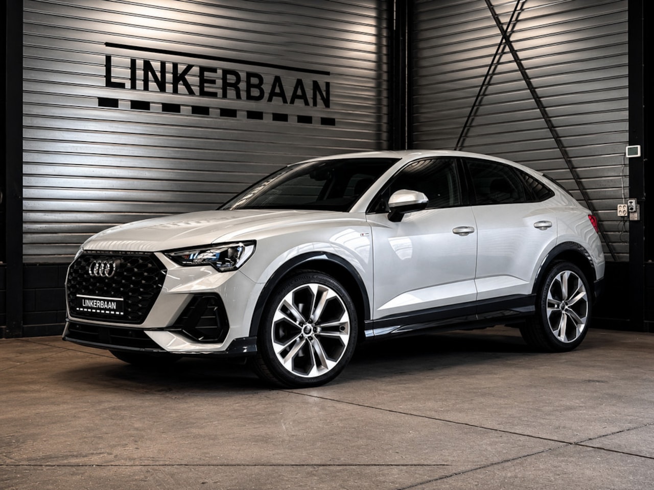 Audi Q3 - 35 TFSI S edition | S-Line | Sonos | LED | Carplay | Trekhaak | - AutoWereld.nl