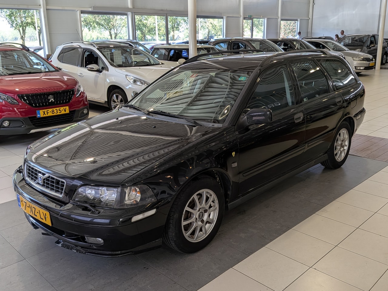 Volvo V40 - 2.0 Europa Airco, Cruise Control, Trekhaak, Stuurbekrachtiging - AutoWereld.nl
