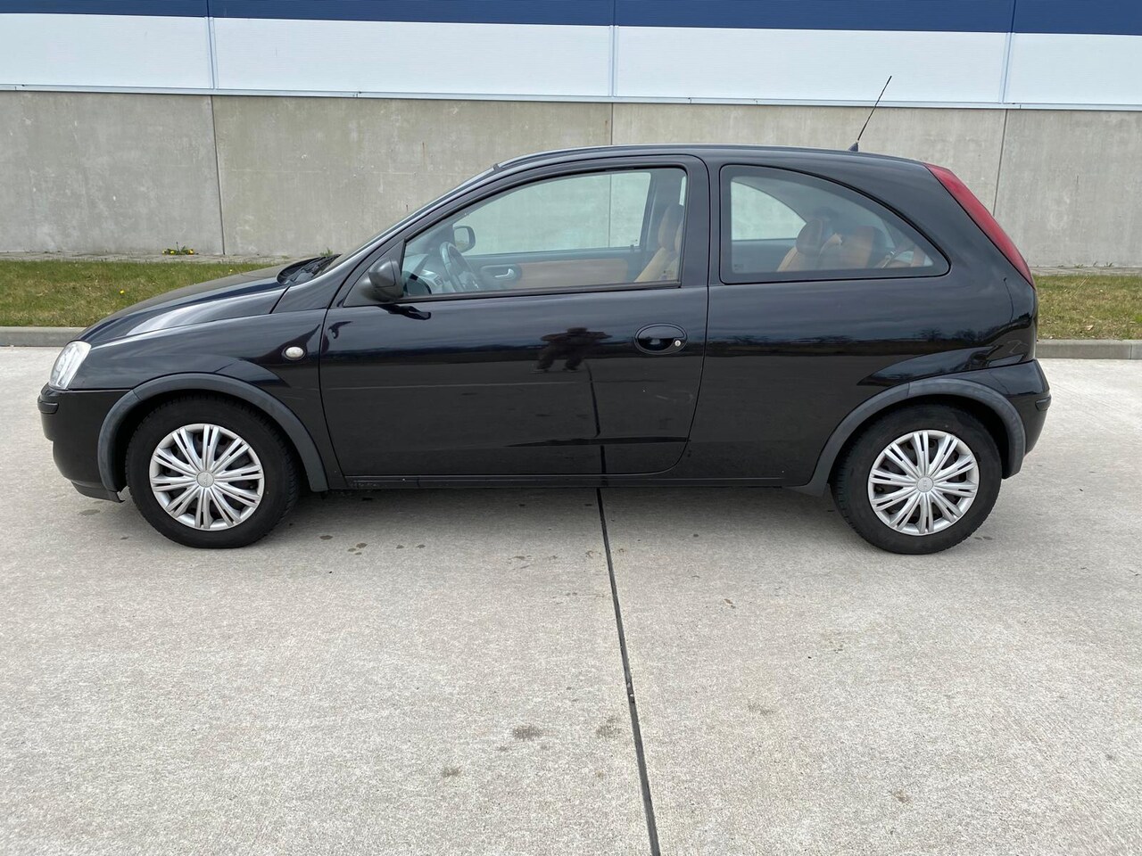 Opel Corsa - 1.2-16V Enjoy NAP/APK 2027 - AutoWereld.nl