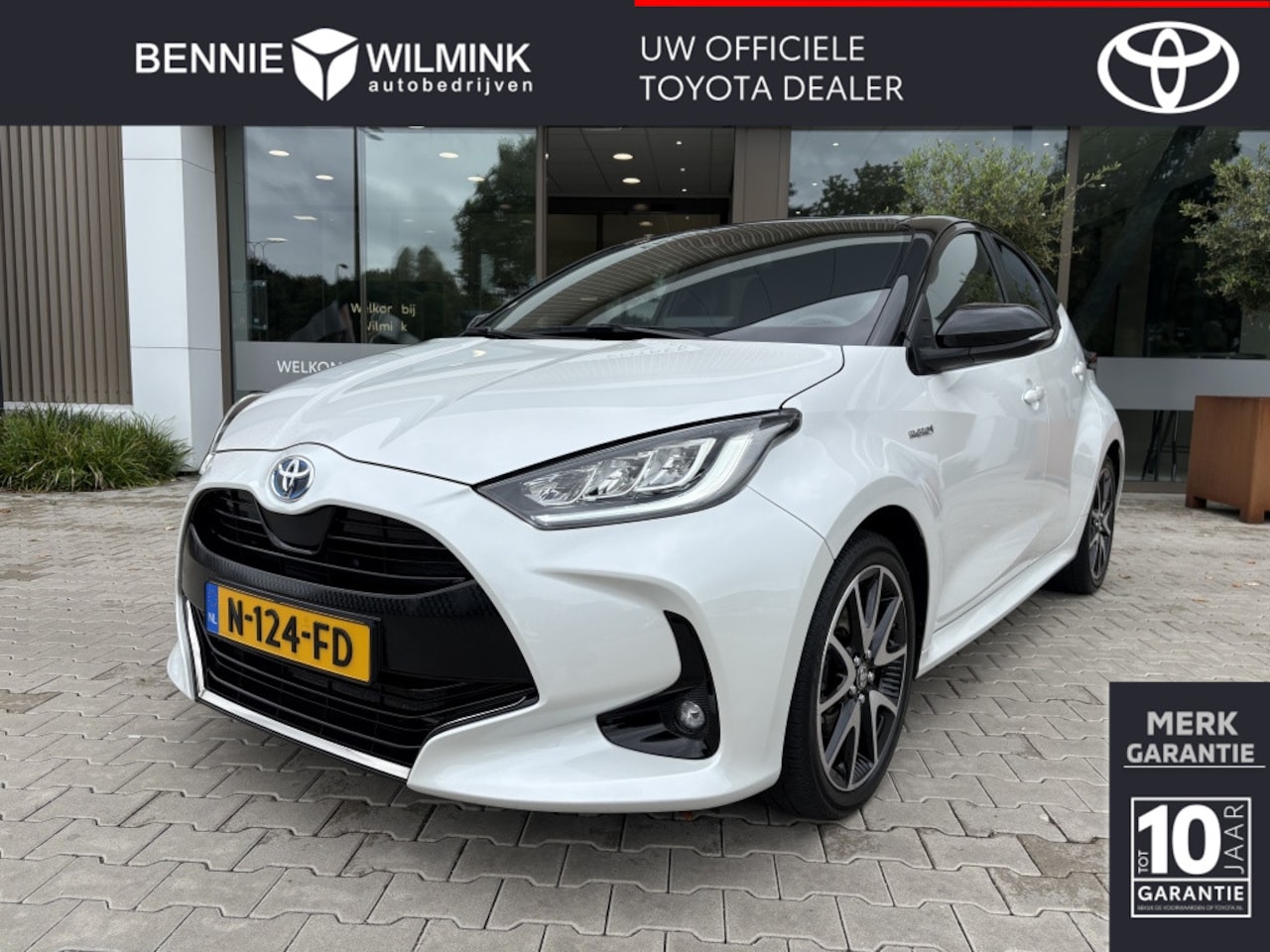Toyota Yaris - 1.5 Hybrid Selection Bi-Tone - AutoWereld.nl