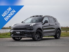Lynk & Co 01 - 1.5 BLACK LINE / PANORAMA DAK / 360 CAMERA / CARPLAY / STOELVERWARMING