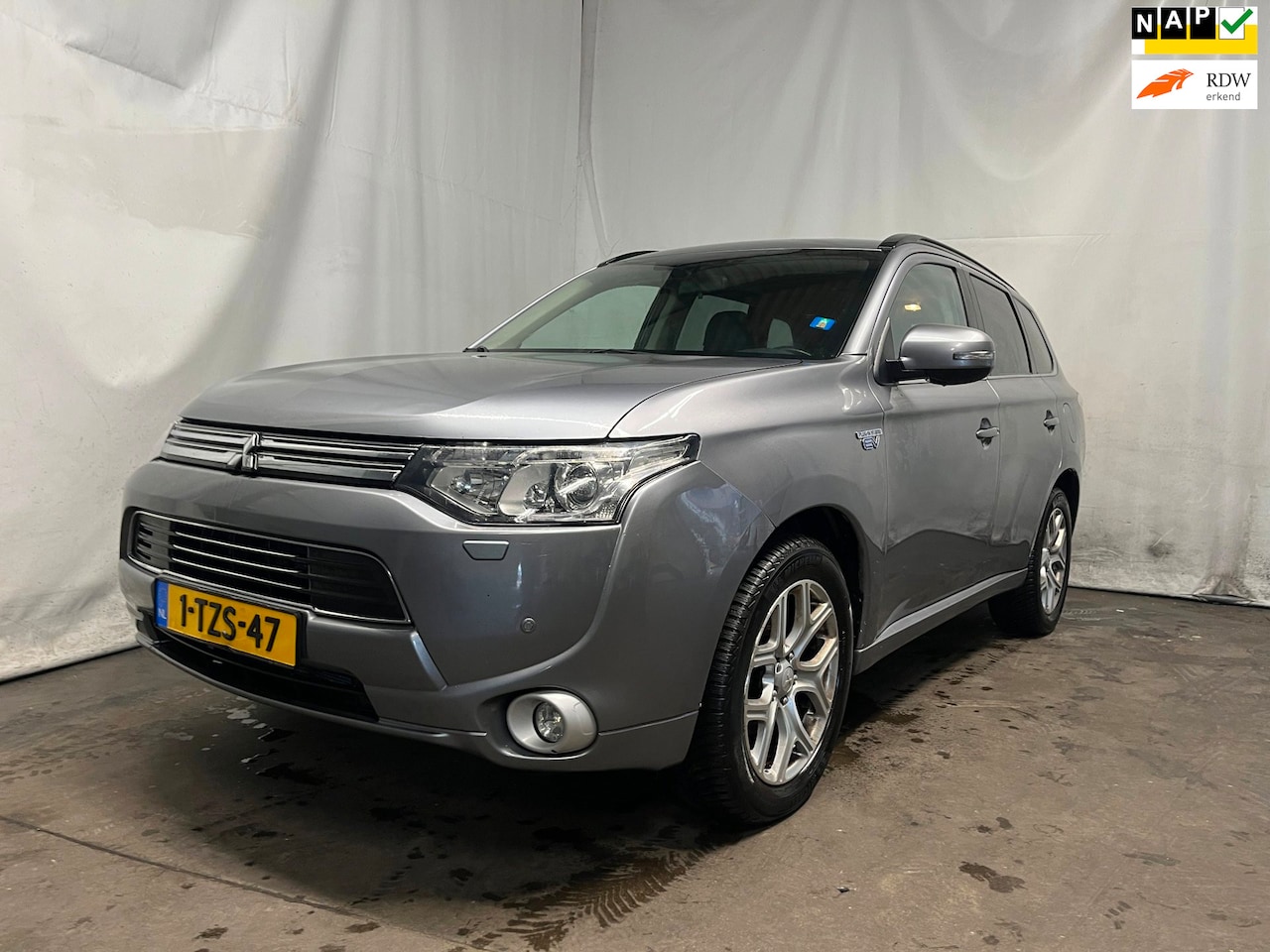 Mitsubishi Outlander - 2.0 PHEV Instyle - Rechter zijschade - Schade - AutoWereld.nl