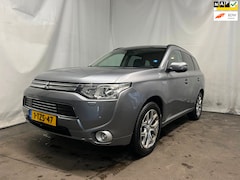 Mitsubishi Outlander - 2.0 PHEV Instyle - Rechter zijschade - Schade