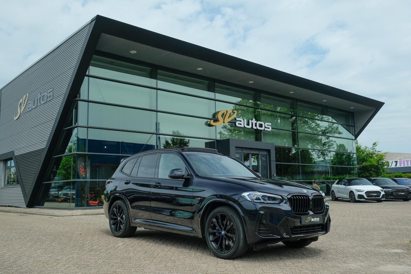BMW X3 - xDrive30e 292pk M-sport High Exe. Panoramadak *SOH 90%* Laser lampen 360 camera Black edit - AutoWereld.nl