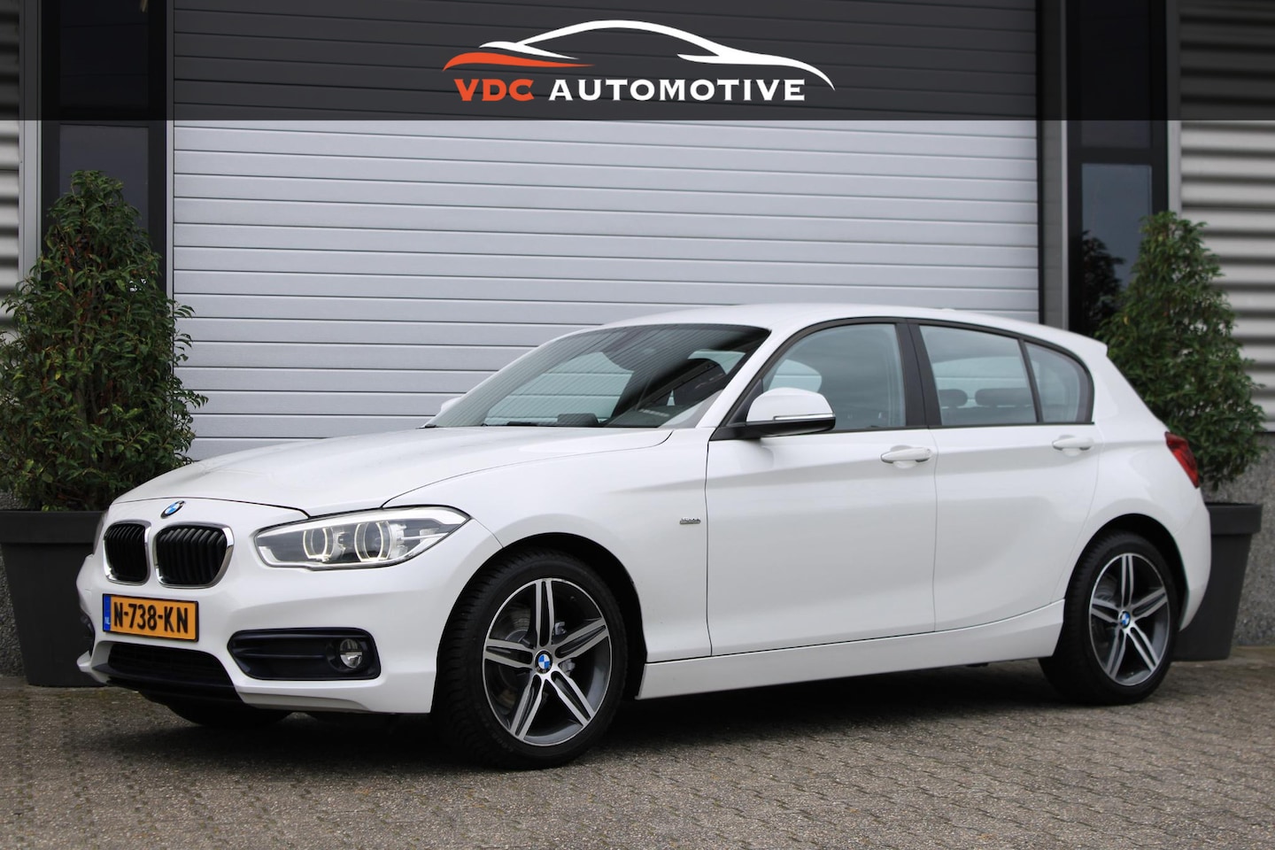 BMW 1-serie - 116i HarmanKardon | Stoelverwarming | LED | Parkeersensoren - AutoWereld.nl