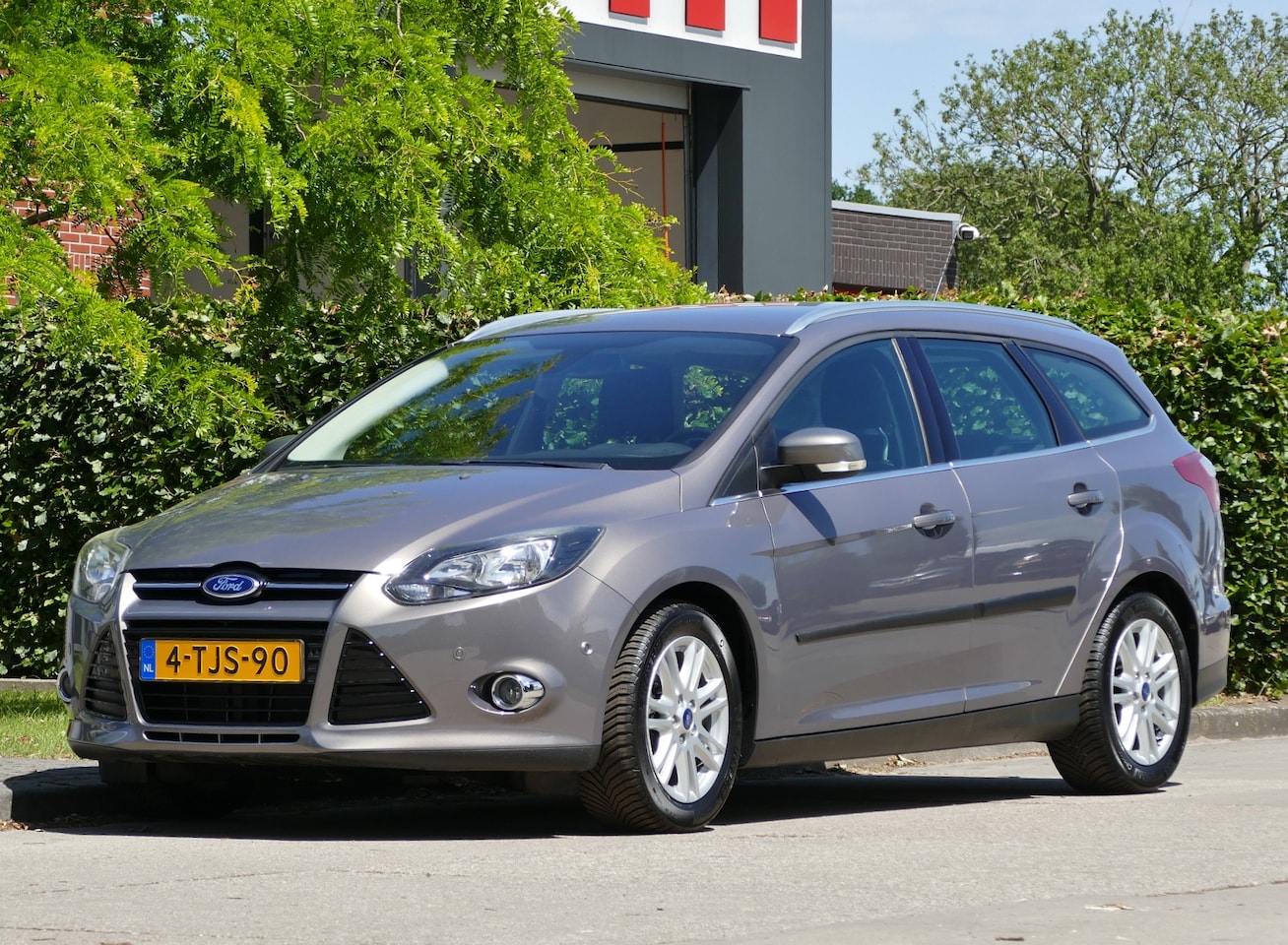 Ford Focus Wagon - 1.0 EcoBoost Edition Plus 125pk | verwarmde voorruit | trekhaak | all-season-banden - AutoWereld.nl
