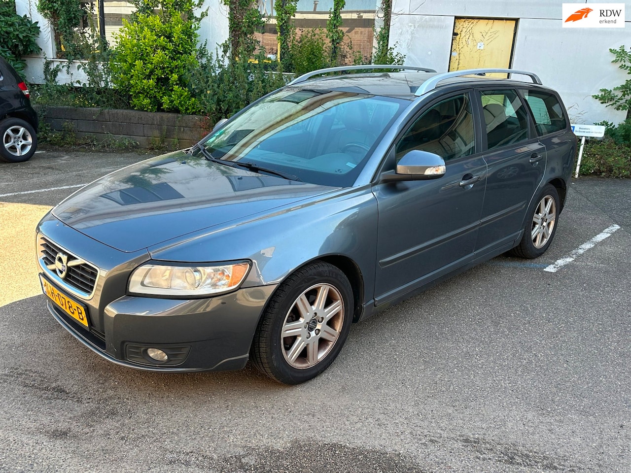 Volvo V50 - 1.6 D2 S/S R-Design Pro Edition / Airco / Parkeersensoren / EXPORT - AutoWereld.nl