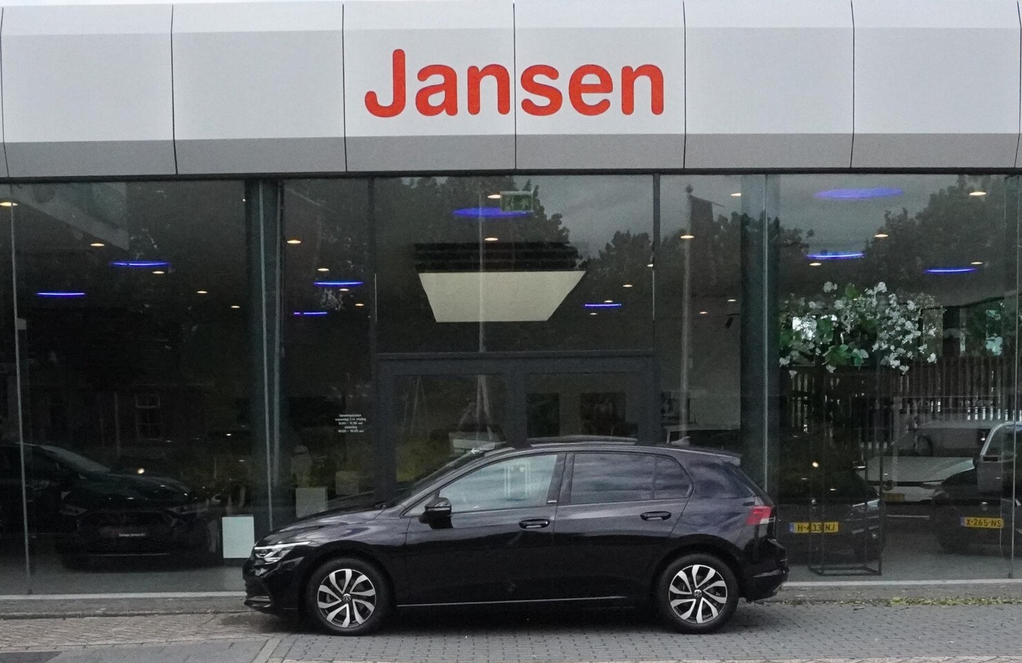 Volkswagen Golf - 1.5 eTSI Style | CARPLAY | ACC | PARKEERHULP V+A | NAVI | STOELVERW - AutoWereld.nl