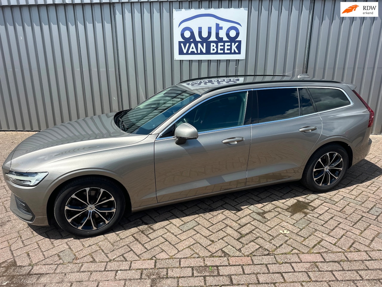 Volvo V60 - 2.0 B3 Momentum Business 2.0 B3 Momentum Business - AutoWereld.nl