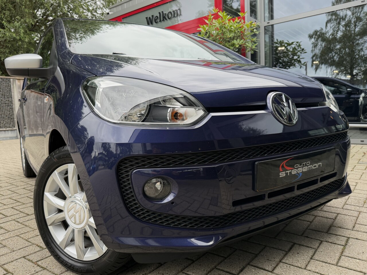 Volkswagen Up! - 1.0 5 DEURS *!* CLUB *!* NAVI/ STOELVERWARMING/ LMV/ PRIVACY GLAS *!* - AutoWereld.nl