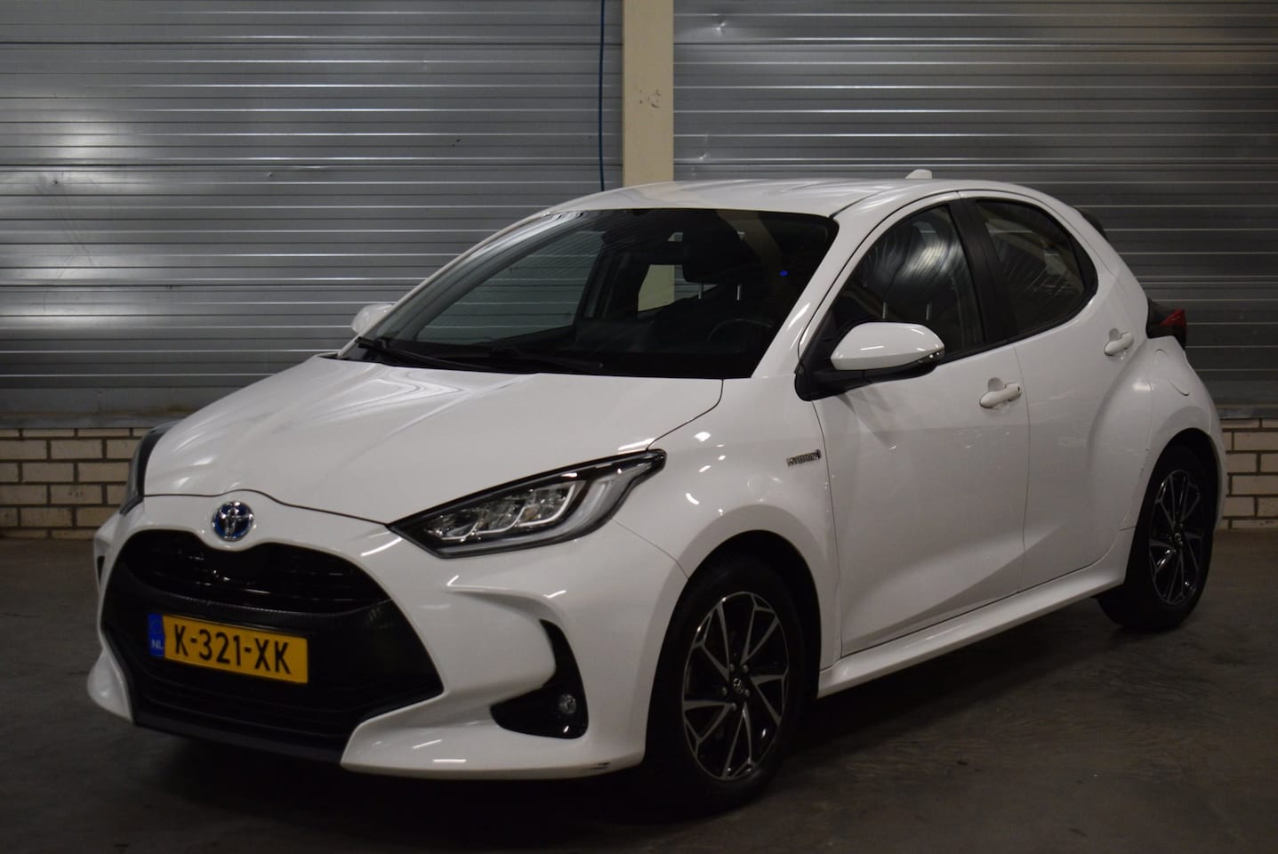 Toyota Yaris - 1.5 Hybrid Business Plus + Navigatie|Bluetooth|Camera|Parkeersensoren|Cruise Control|Trekh - AutoWereld.nl