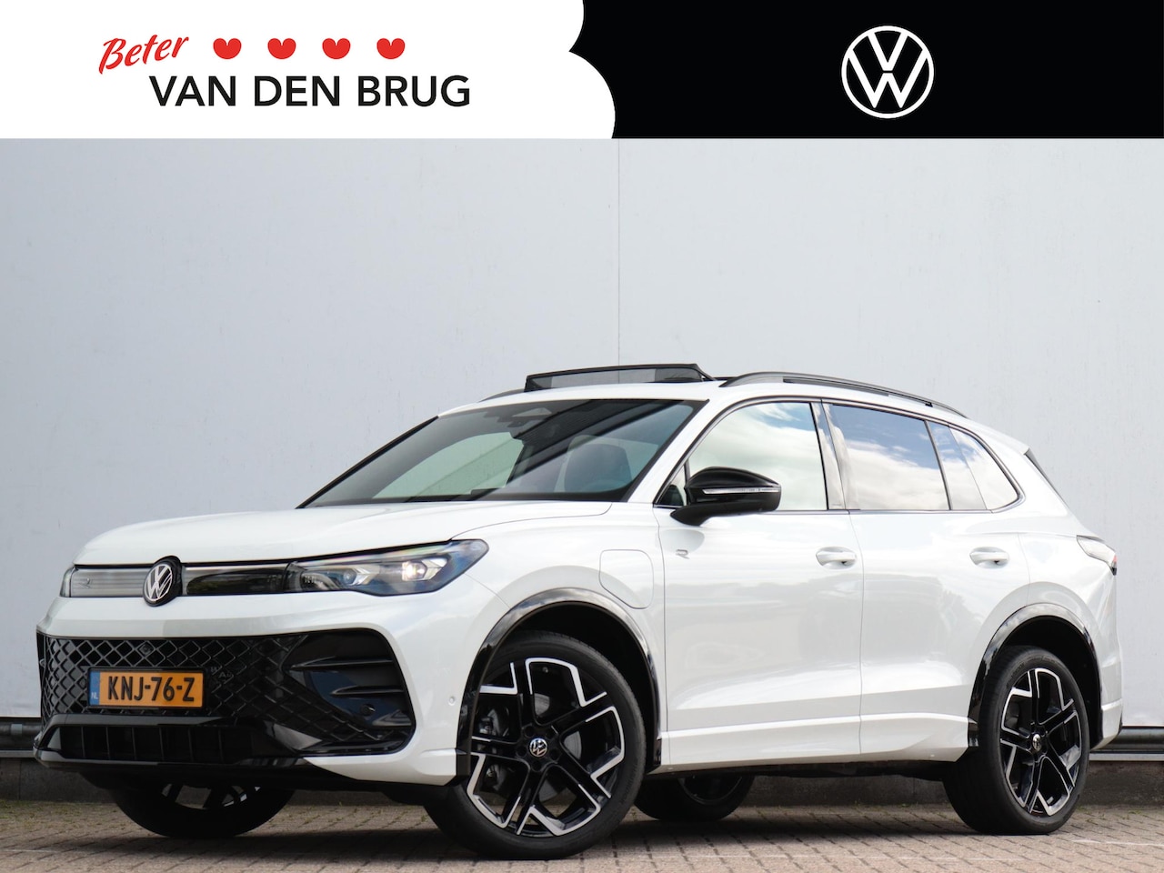 Volkswagen Tiguan - 1.5 eHybrid R-Line Edition | Trekhaak | Leder | Panoramadak | Stoelverwarming v+a | - AutoWereld.nl