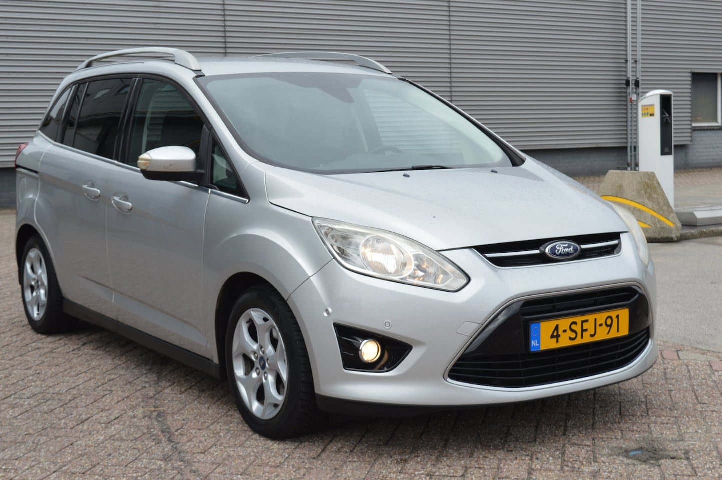 Ford Grand C-Max - 1.0 Titanium bj13 navi airco leuke auto - AutoWereld.nl