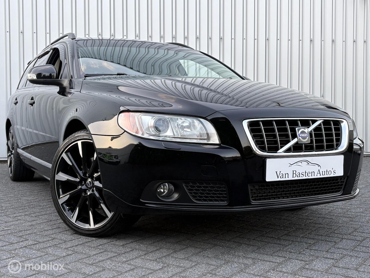 Volvo V70 - 2.5T Momentum | 200pk | Trekhaak | Youngtimer | 08 | Xenon | Memory | Volledige historie | - AutoWereld.nl