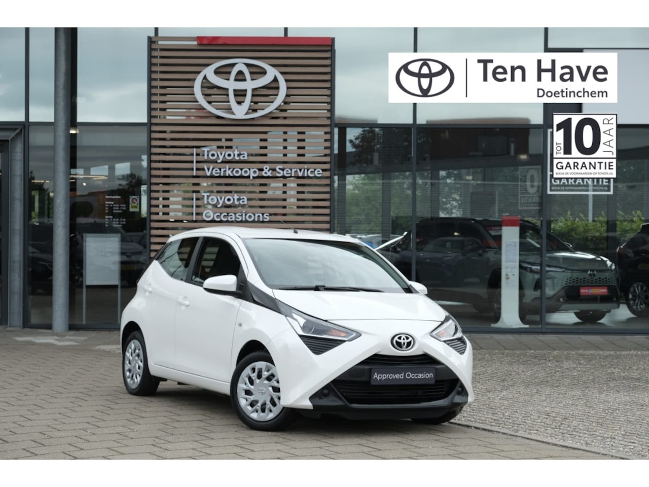 Toyota Aygo - 1.0 VVT-i x-play MT | Achteruitrijcamera | Toerenteller | Smartp - AutoWereld.nl