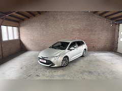 Toyota Corolla Touring Sports - 1.8 Hybrid Dynamic Automaat Camera / Winterpakket / Nieuwe Allseason Banden