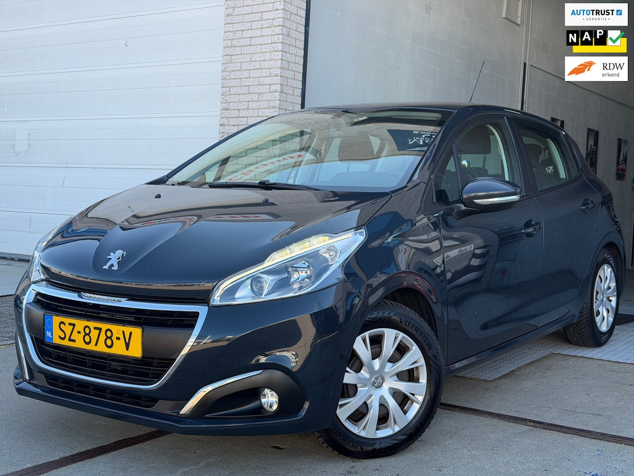 Peugeot 208 - 1.2 PureTech Blue Lion/ nap/ 2e EIG/ dealeronderhouden/ 1jaar apk/ navi/ airco/ pdc/ zeer - AutoWereld.nl