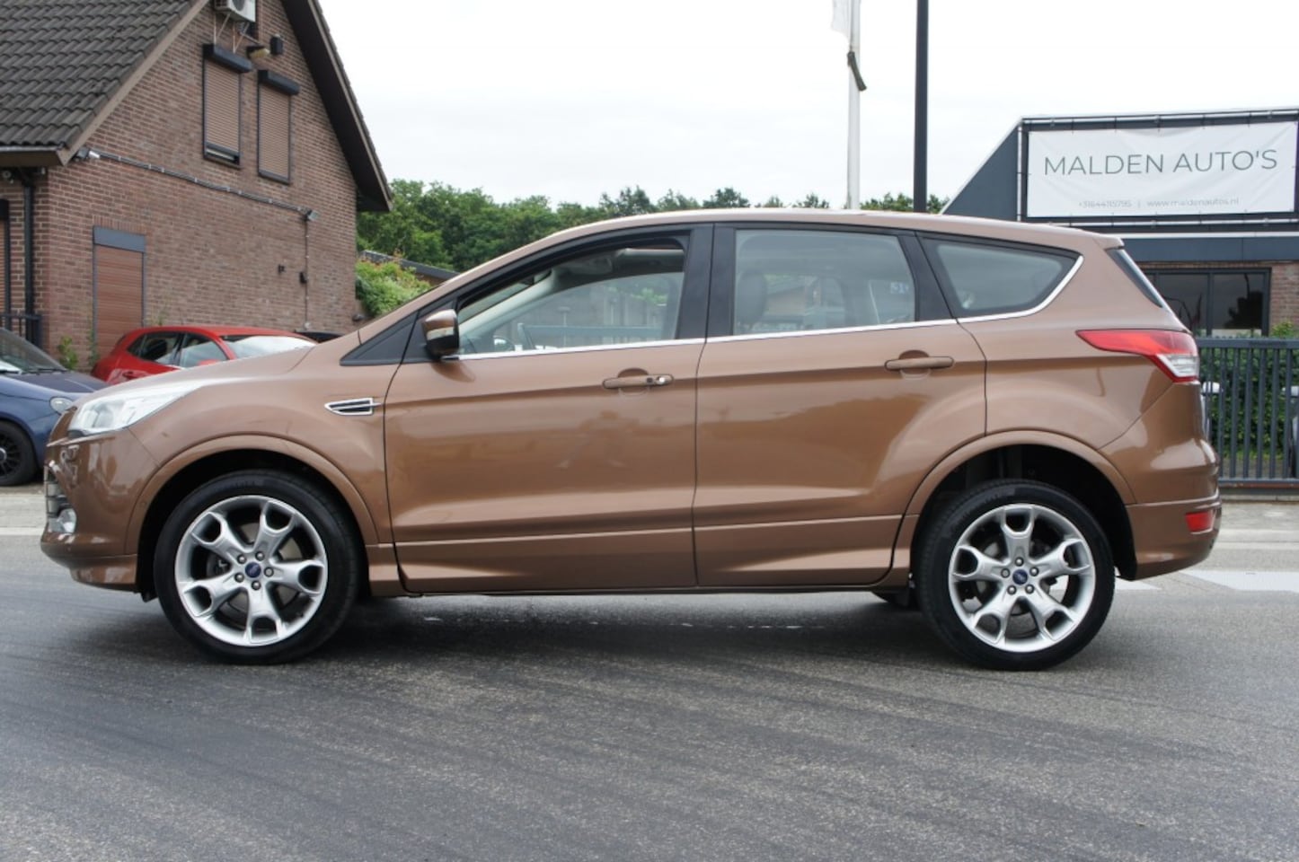 Ford Kuga - 1.6 TITANIUM PL. 4WD TREKH/PANO/LEDER/KEYLESS/19INCH NL-AUTO PERFECTE STAAT - AutoWereld.nl