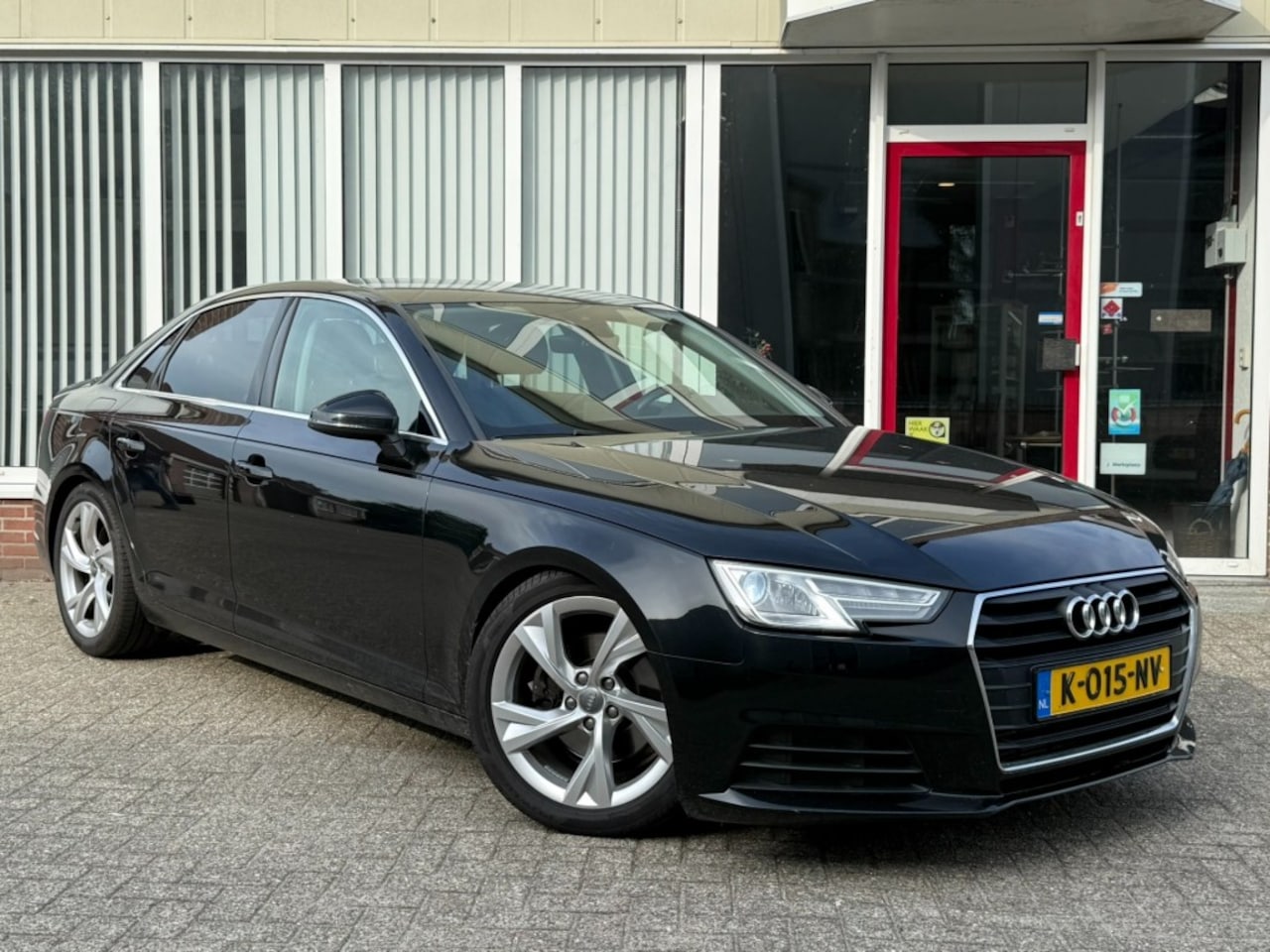 Audi A4 - 35 TFSI Sport Edition 150 PK Automaat I LED I Trekhaak I Navi I Cruise - AutoWereld.nl