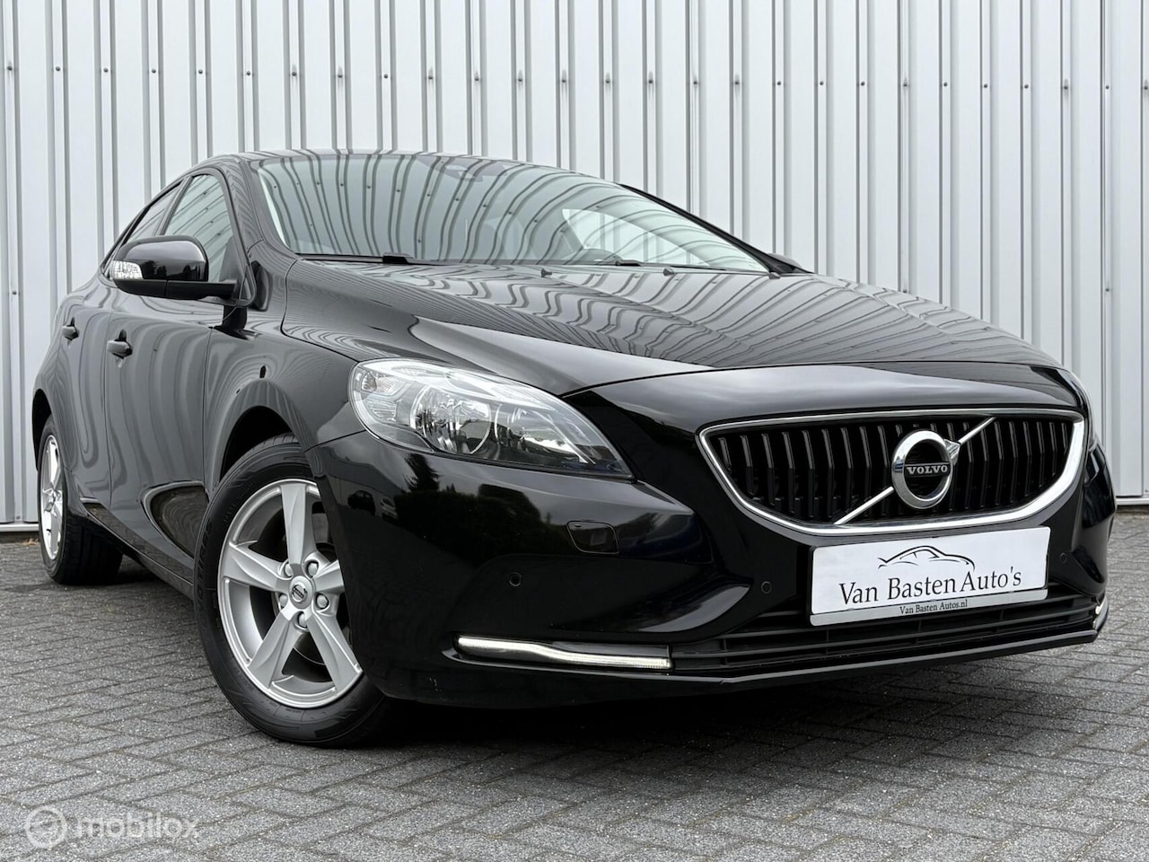 Volvo V40 - 2.0 T2 Momentum | 1e eig | Dealer | PDC | Navi | Stoelverwarming | Volledige historie | - AutoWereld.nl