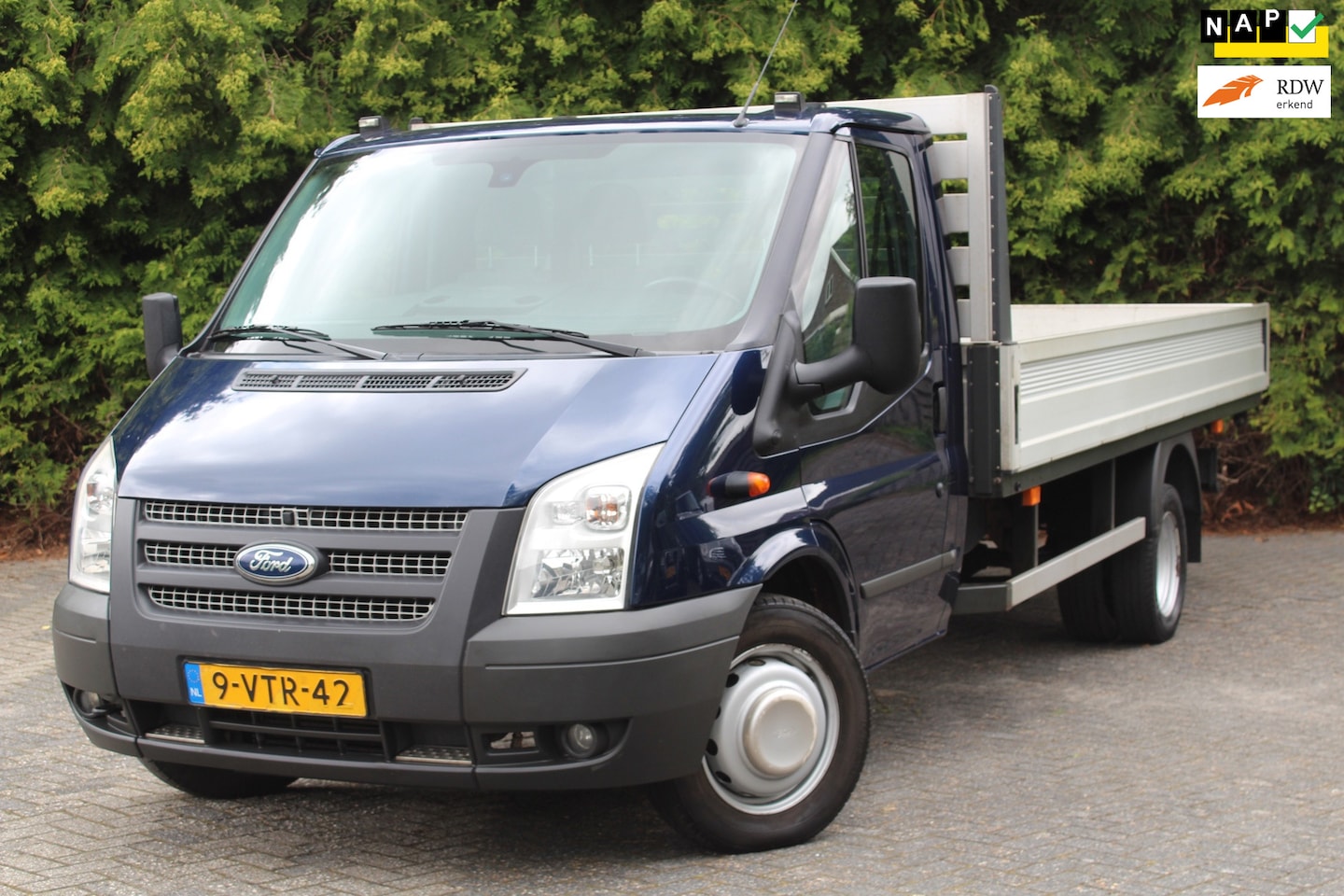 Ford Transit - 350L 2.2 TDCI Ambiente EF 125PK Open Laadbak | Dubbelucht | Airco | Trekhaak | - AutoWereld.nl