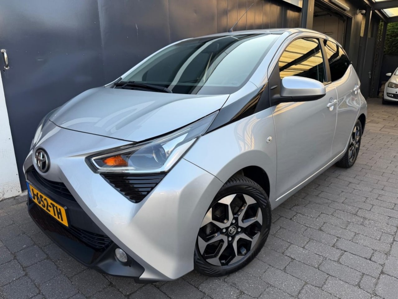 Toyota Aygo - 1.0 VVT-I X-JOY Carplay Camera Climat control - AutoWereld.nl