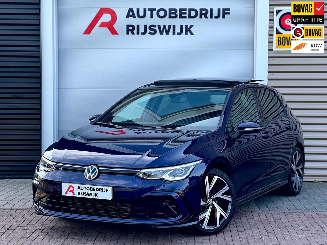 Volkswagen Golf - 1.5 eTSI R-Line Pano/IQ.Light/Camera - AutoWereld.nl