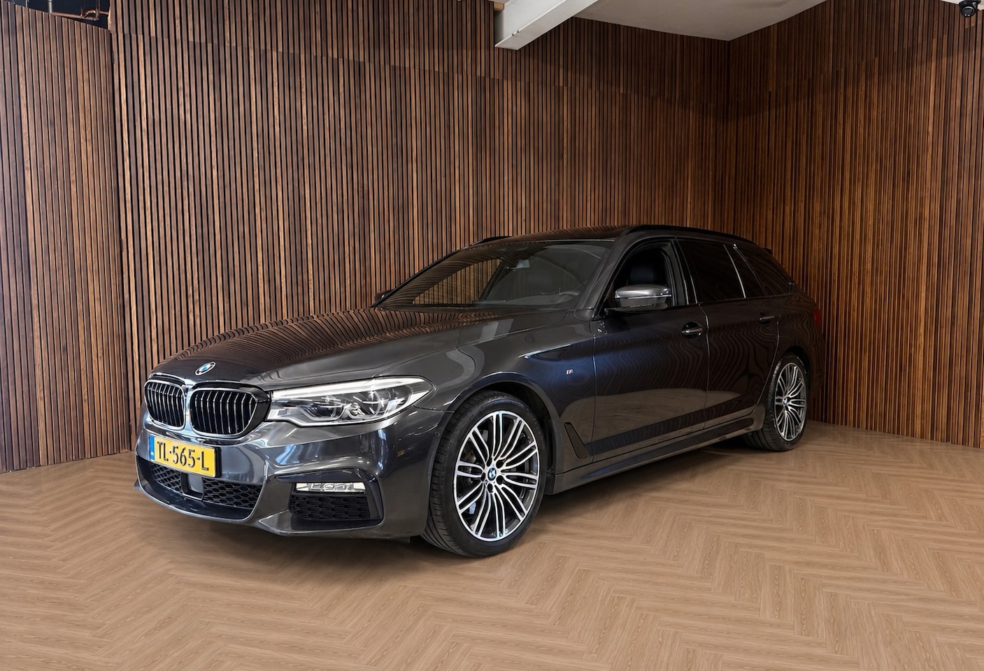 BMW 5-serie Touring - 530i xDrive High Executive - M Pakket - HUD - Adapt - - AutoWereld.nl