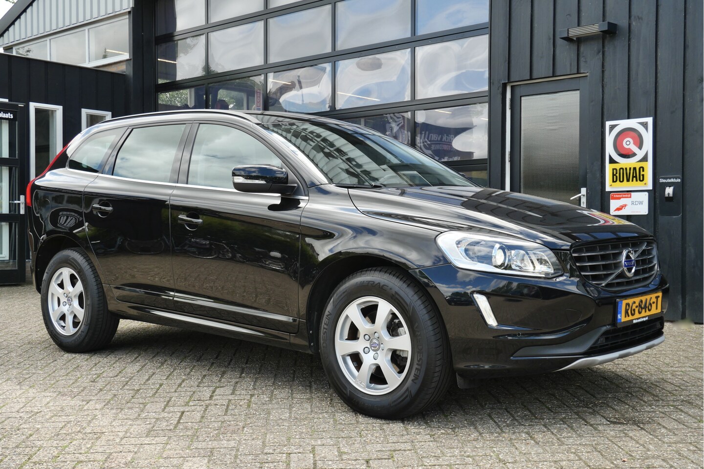 Volvo XC60 - 2.0 D3 FWD Polar+ | Cruise | Trekhaak | Navi | 17'' | Clima | Stoelverwarming - AutoWereld.nl