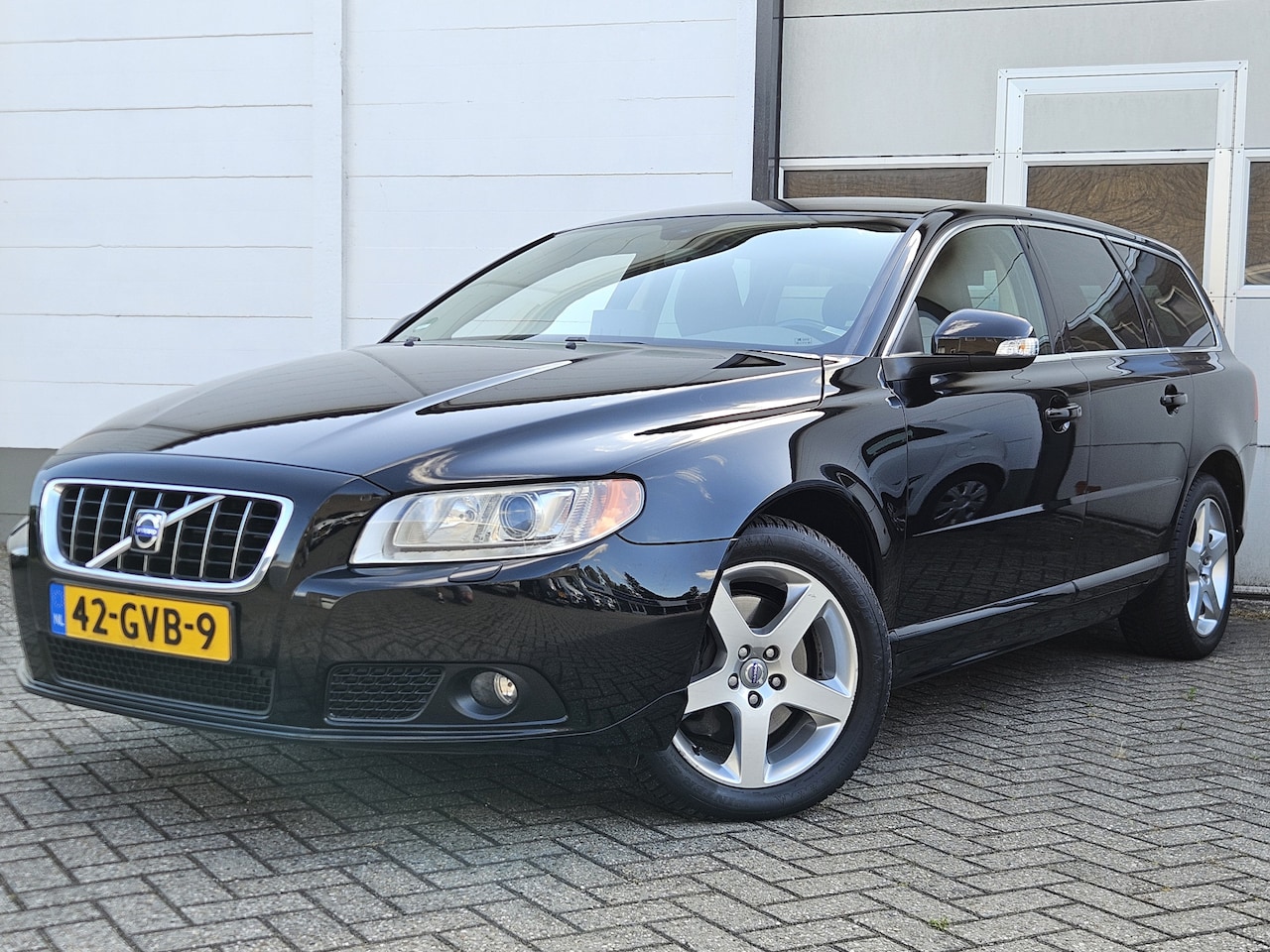 Volvo V70 - 2.5T Summum / Automaat / Youngtimer / Incl BTW! - AutoWereld.nl