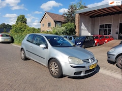 Volkswagen Golf - 1.6 FSI Trendline
