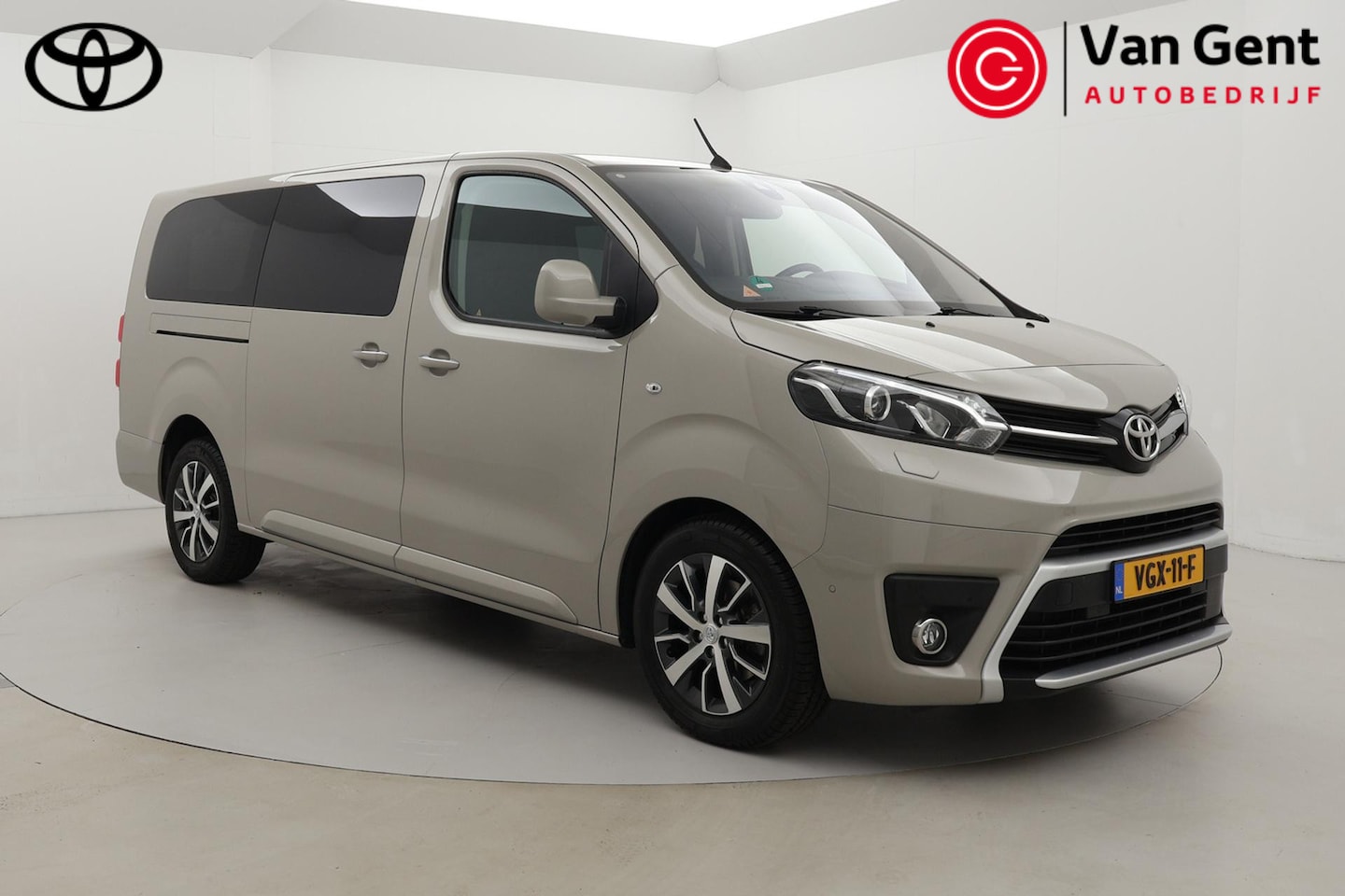Toyota PROACE Long Worker - 2.0 D-4D Dynamic DC Verso | Panoramadak | Trekhaak | Dodehoek detectie | Head-up display | - AutoWereld.nl