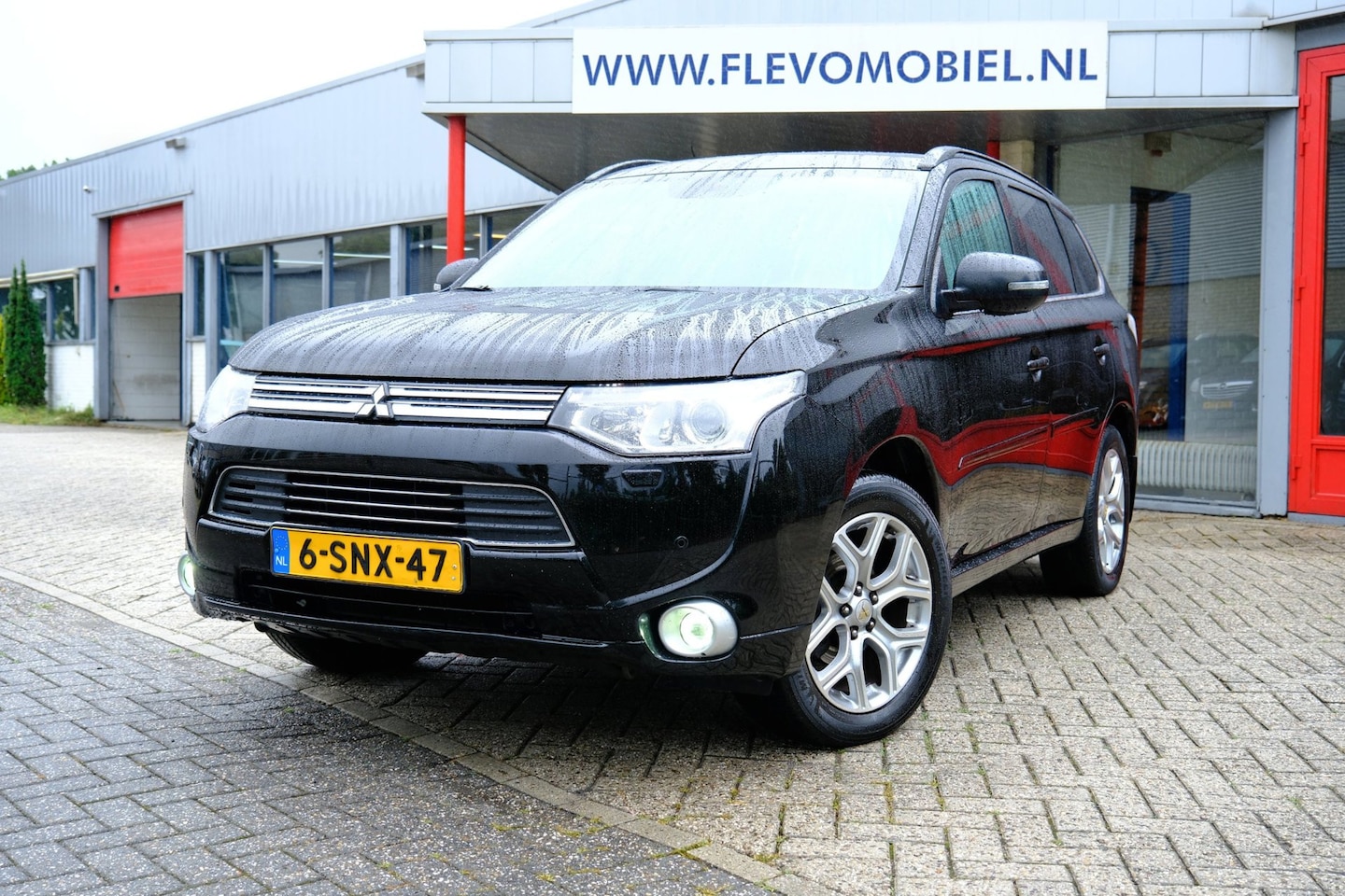 Mitsubishi Outlander - 2.0 PHEV instyle+ Aut. Pano|Leder|Navi|Cam|LMV - AutoWereld.nl