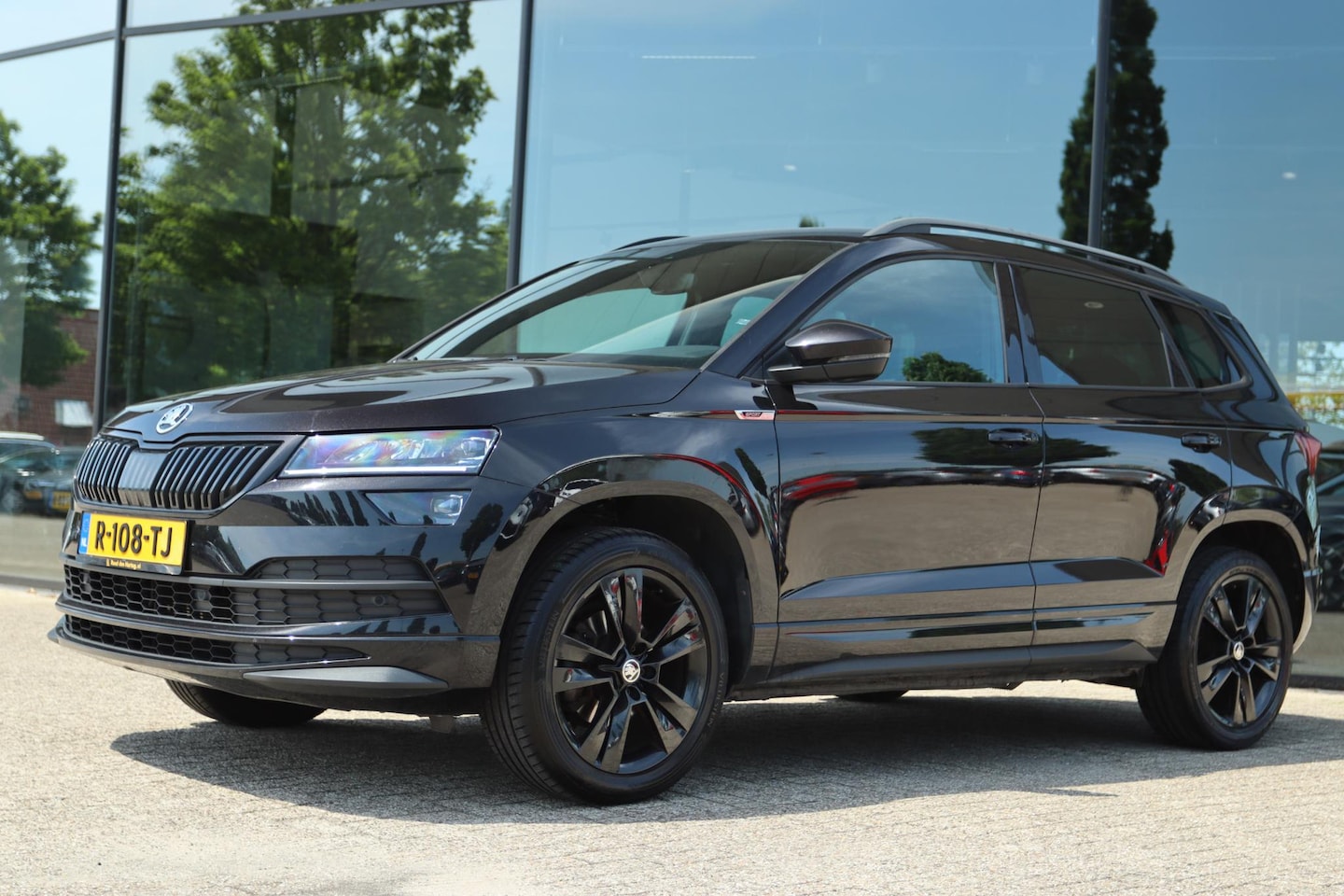 Skoda Karoq - 1.5 TSI ACT STYLE SPORTLINE DSG AUT. | LED | CARPLAY | CRUISE | CLIMATE | ELEK. TREKHAAK | - AutoWereld.nl