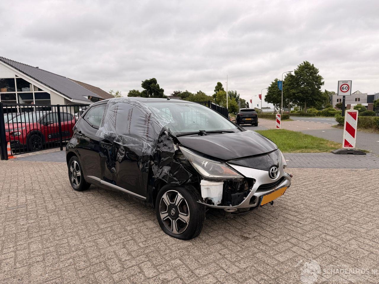 Toyota Aygo - 1.0 VVT-i x-clusiv | 44.274 km!! - AutoWereld.nl