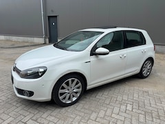 Volkswagen Golf - 1.4 TSI Highline Automaat Pano Leer