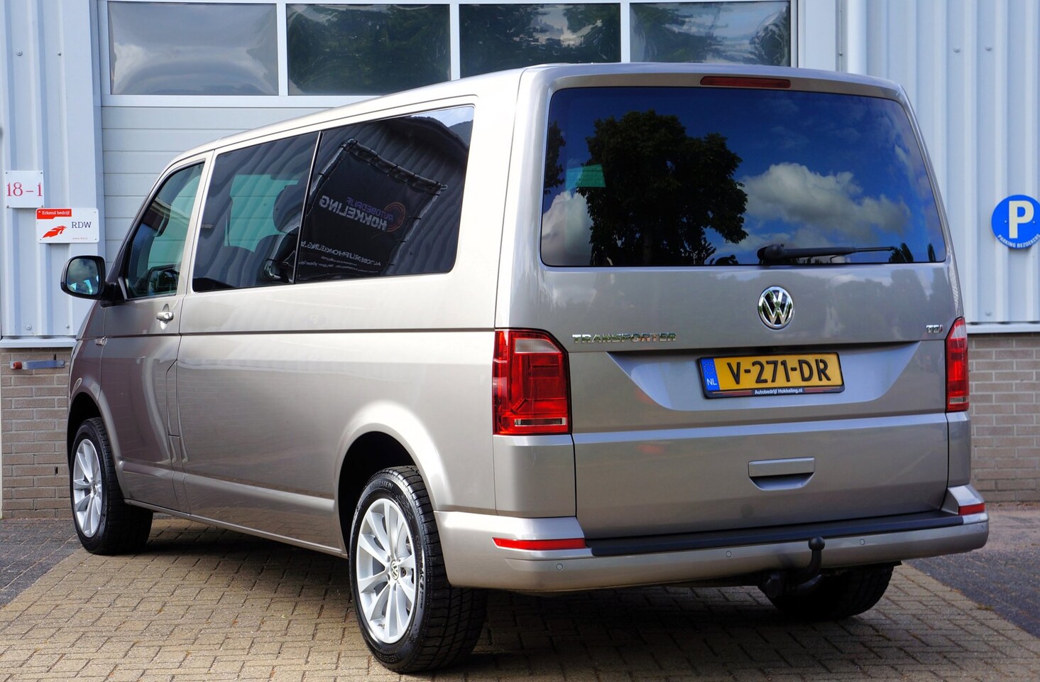 Volkswagen Transporter - 2.0 TDI 150pk L2H1 DC Highline; Camera+Nav=ZEER MOOI !! - AutoWereld.nl