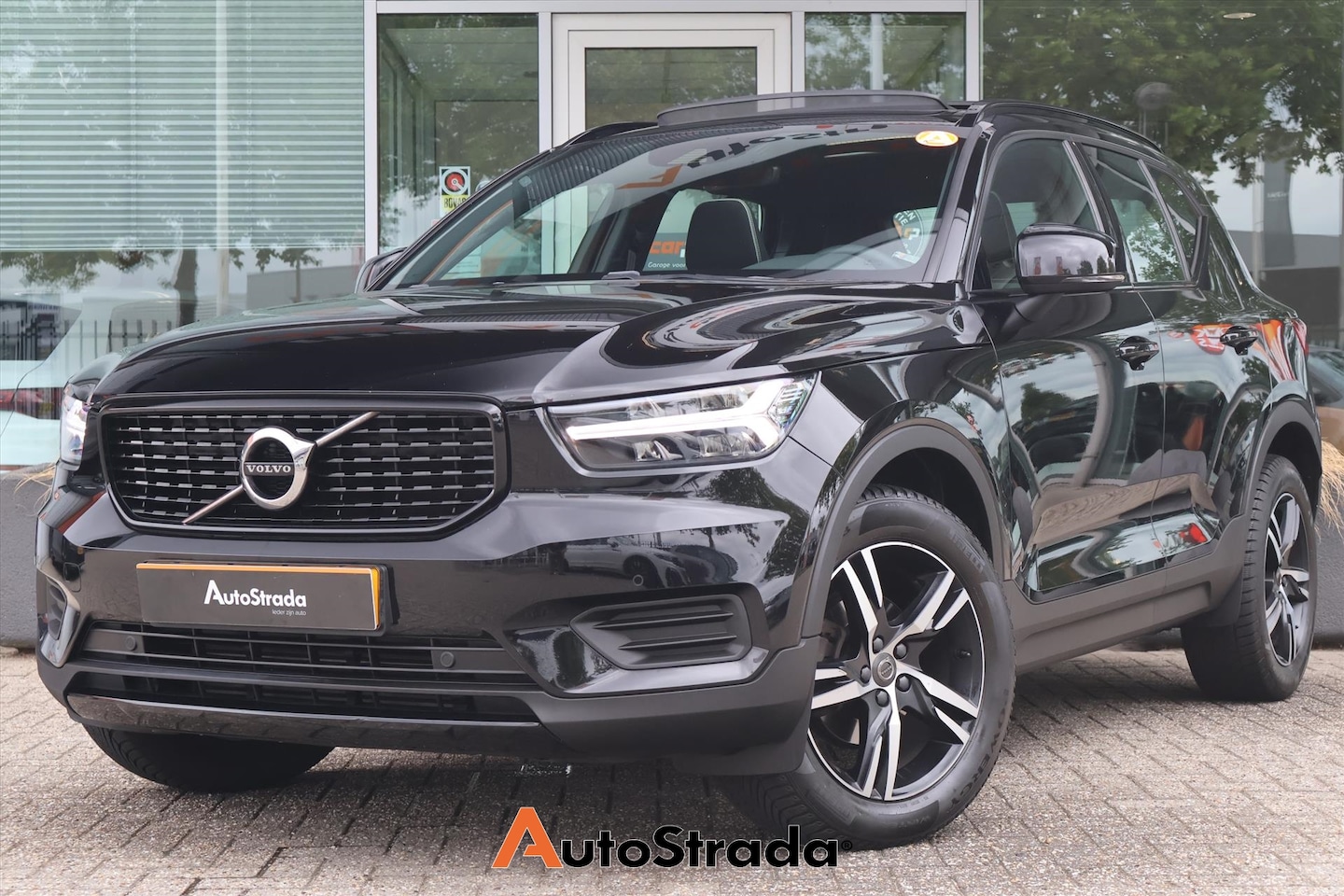 Volvo XC40 - T2 R-Design | ACC | Climate | Navi | Carplay | Harman/Kardon | Stoelverwarming | Memory | - AutoWereld.nl