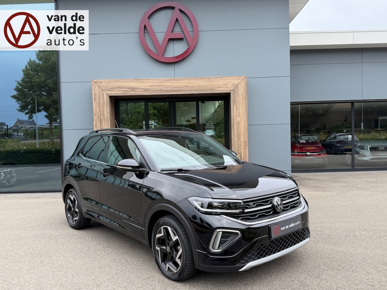 Volkswagen T-Cross - 1.5 TSI 150pk DSG R-Line | Camera | Trekhaak | Navi | IQ light | Rijklaar incl. garantie - AutoWereld.nl